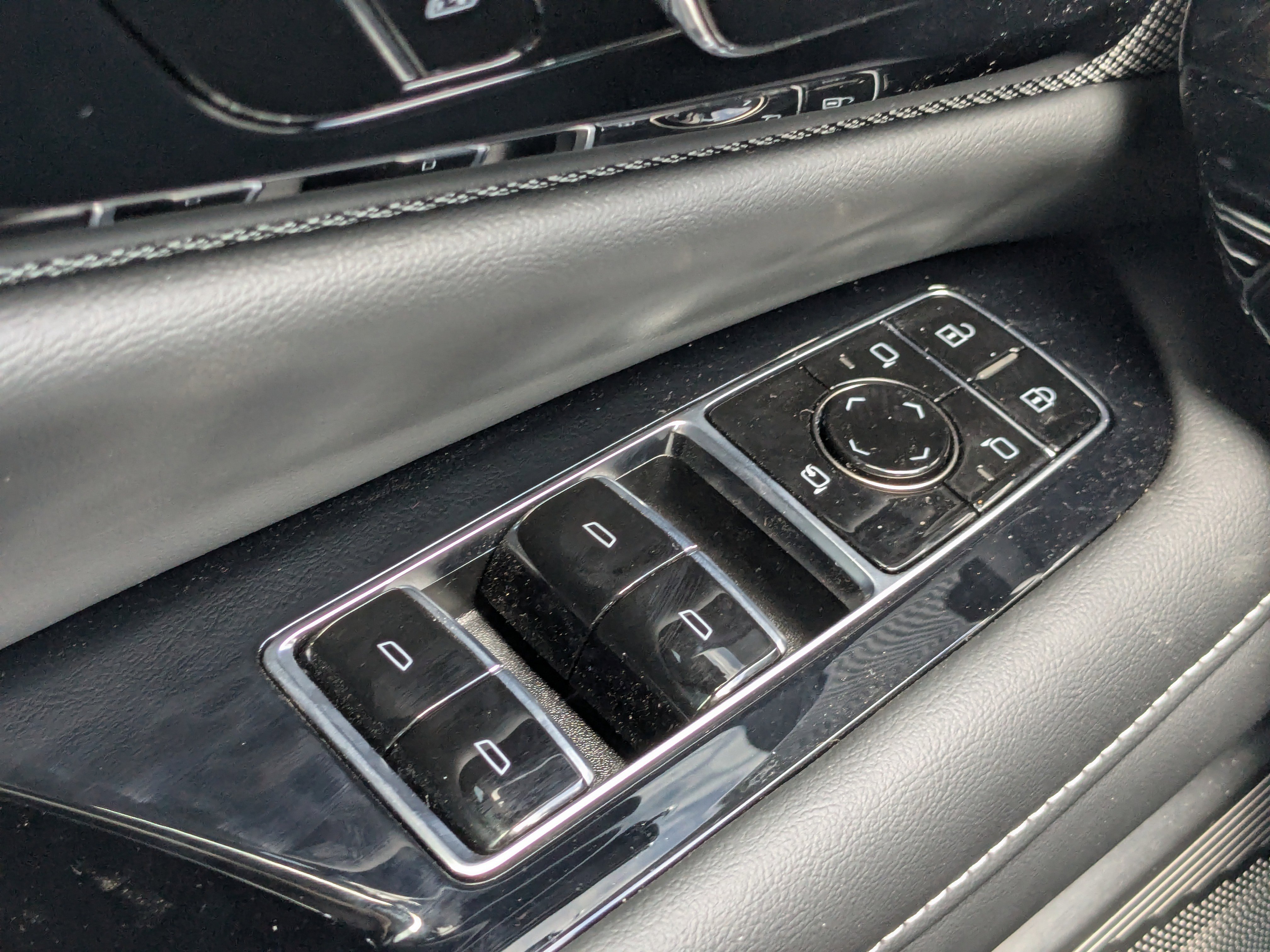 New 2025 Cadillac Optiq Sport 1 image 16