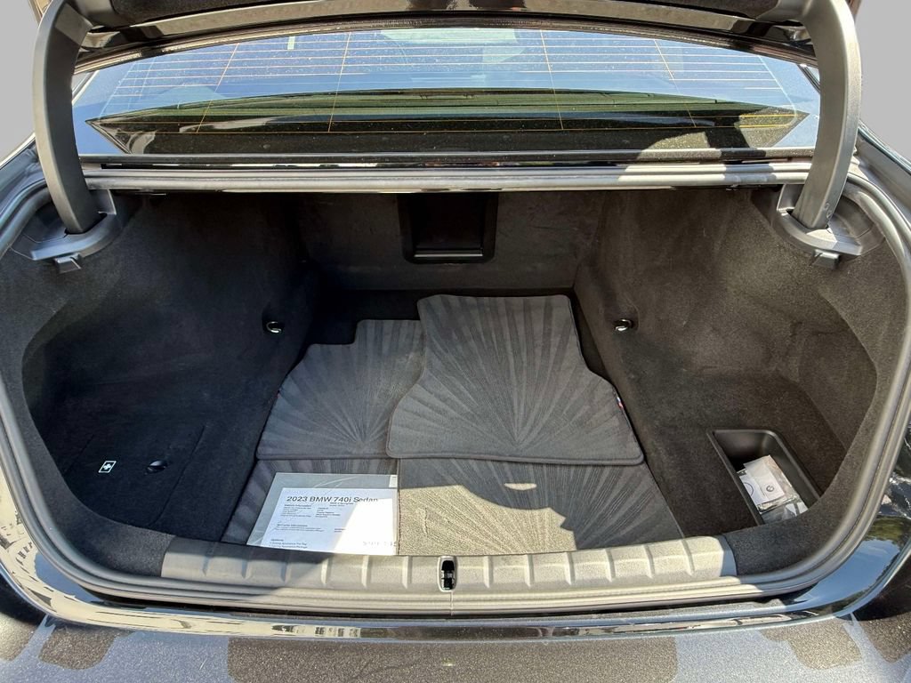 Used 2023 BMW 740i RWD image 17