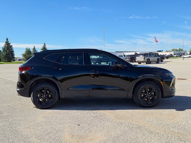 Used 2023 Chevrolet Blazer LT w/ Midnight/Sport Edition FWD image 4