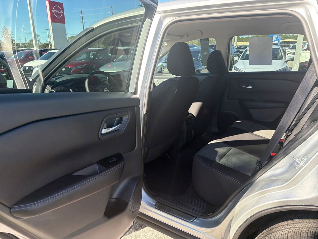 Used 2024 Nissan Rogue SV image 19
