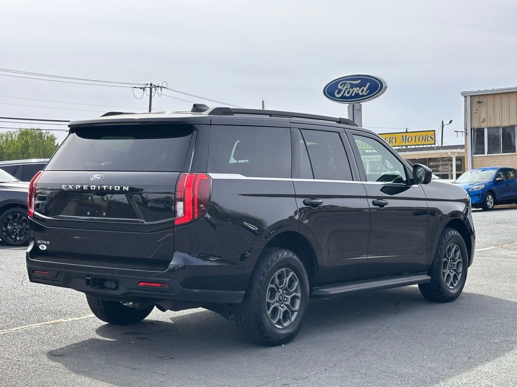 Used 2025 Ford Expedition Active image 9