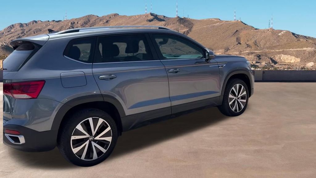 Used 2024 Volkswagen Taos SE image 14