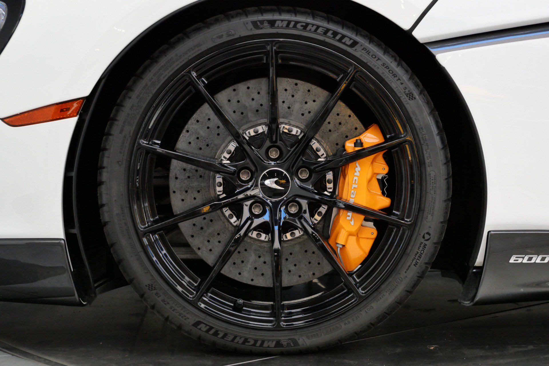 Used 2019 McLaren 600LT RWD image 9