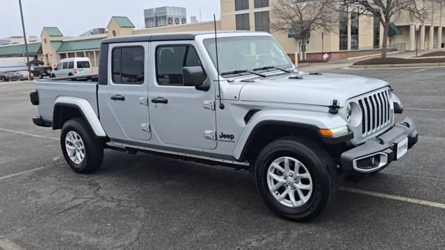 Used 2023 Jeep Gladiator Sport image 3
