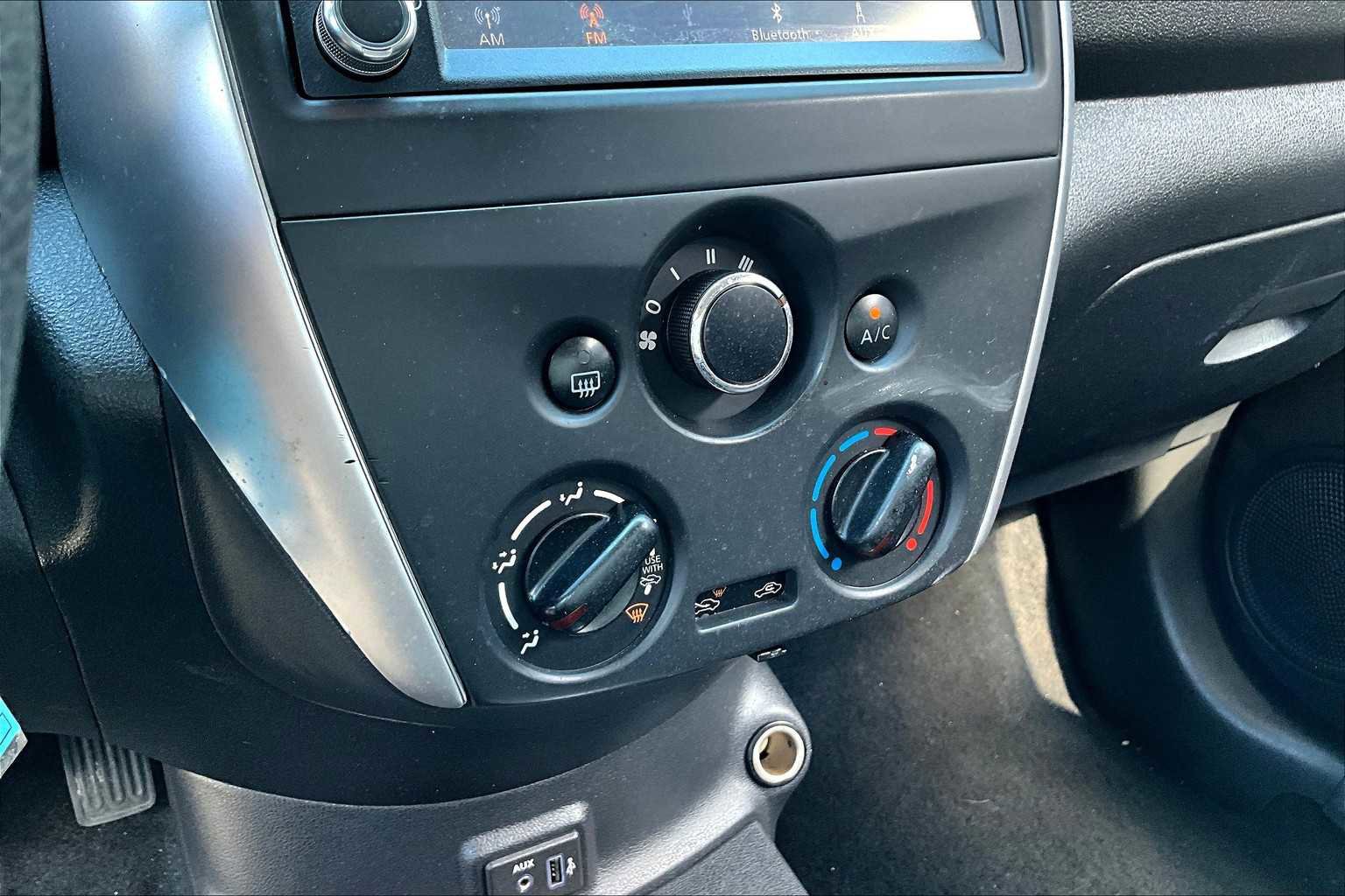 Used 2019 Nissan Versa SV image 29