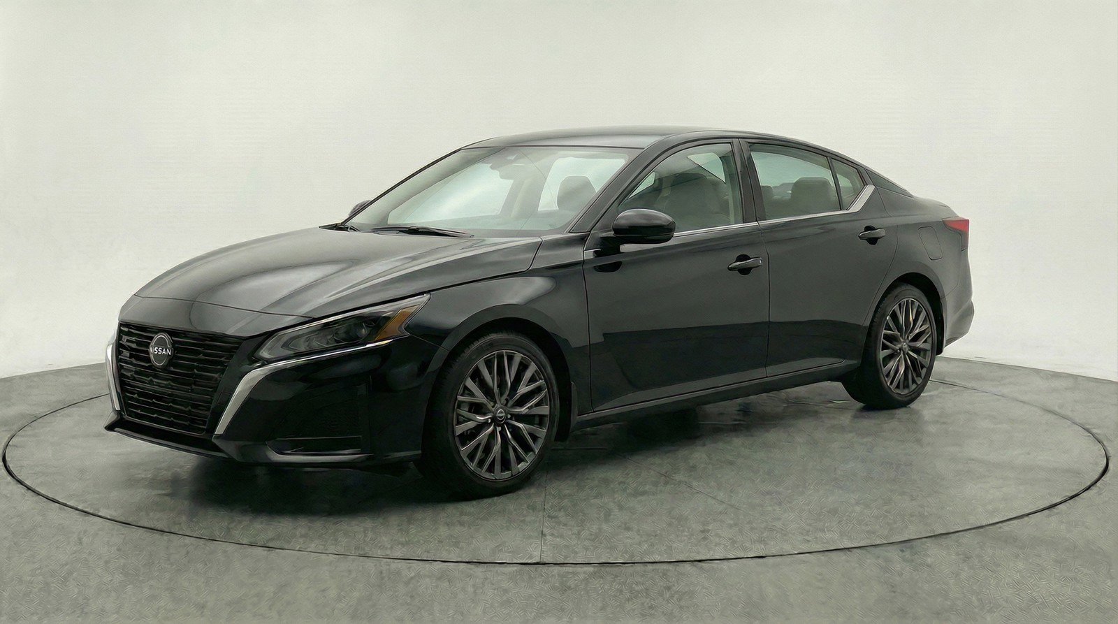 Used 2025 Nissan Altima 2.5 SV image 3