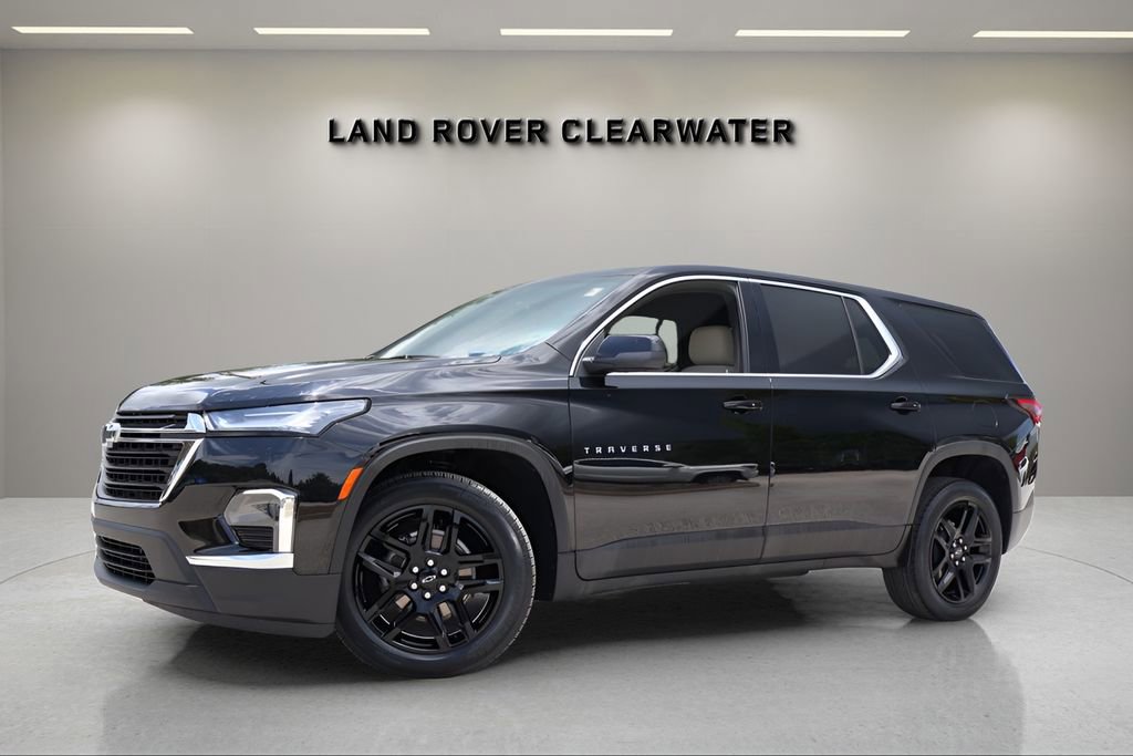 Used 2022 Chevrolet Traverse LS FWD image 1