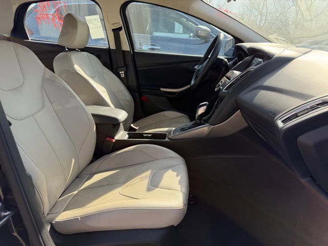 Used 2017 Ford Focus Titanium image 5