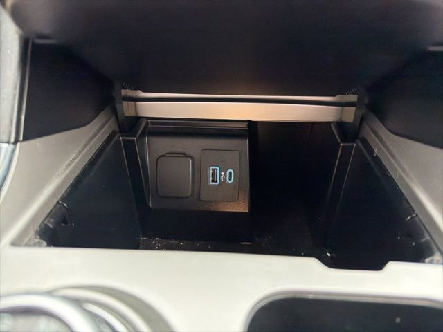 Used 2022 Ford Explorer XLT w/ Equipment Group 202A image 37