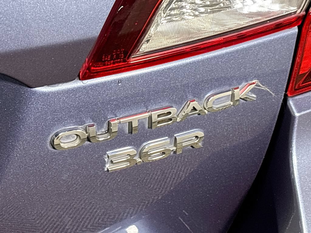 Used 2015 Subaru Outback 3.6R Limited AWD/4WD image 25