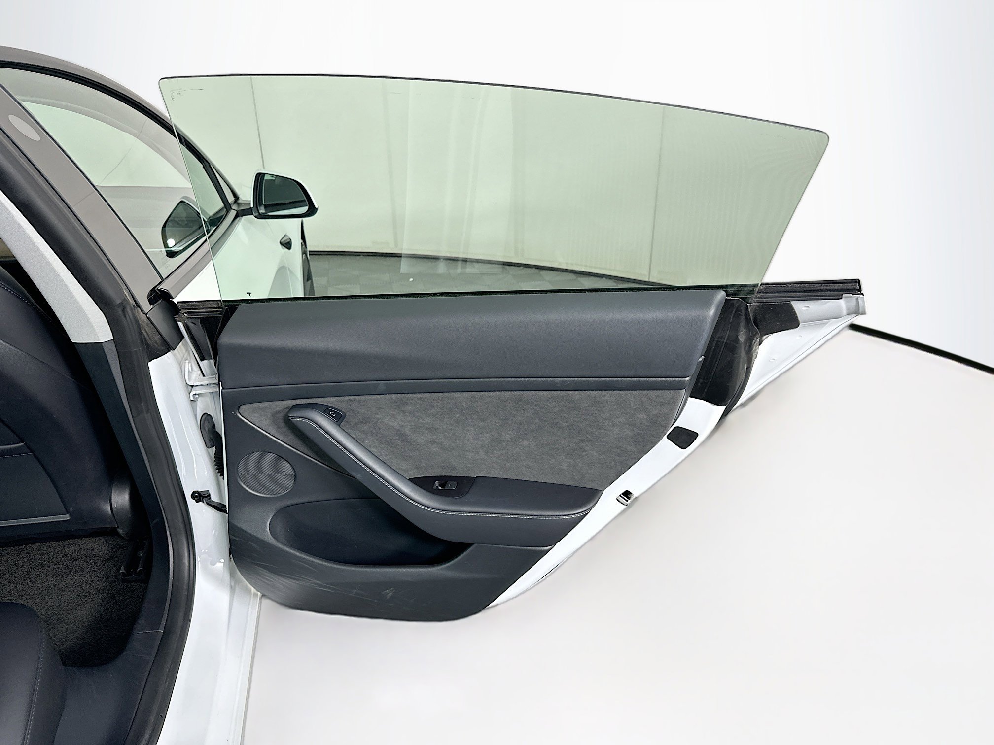 Used 2023 Tesla Model 3 Standard Range image 29