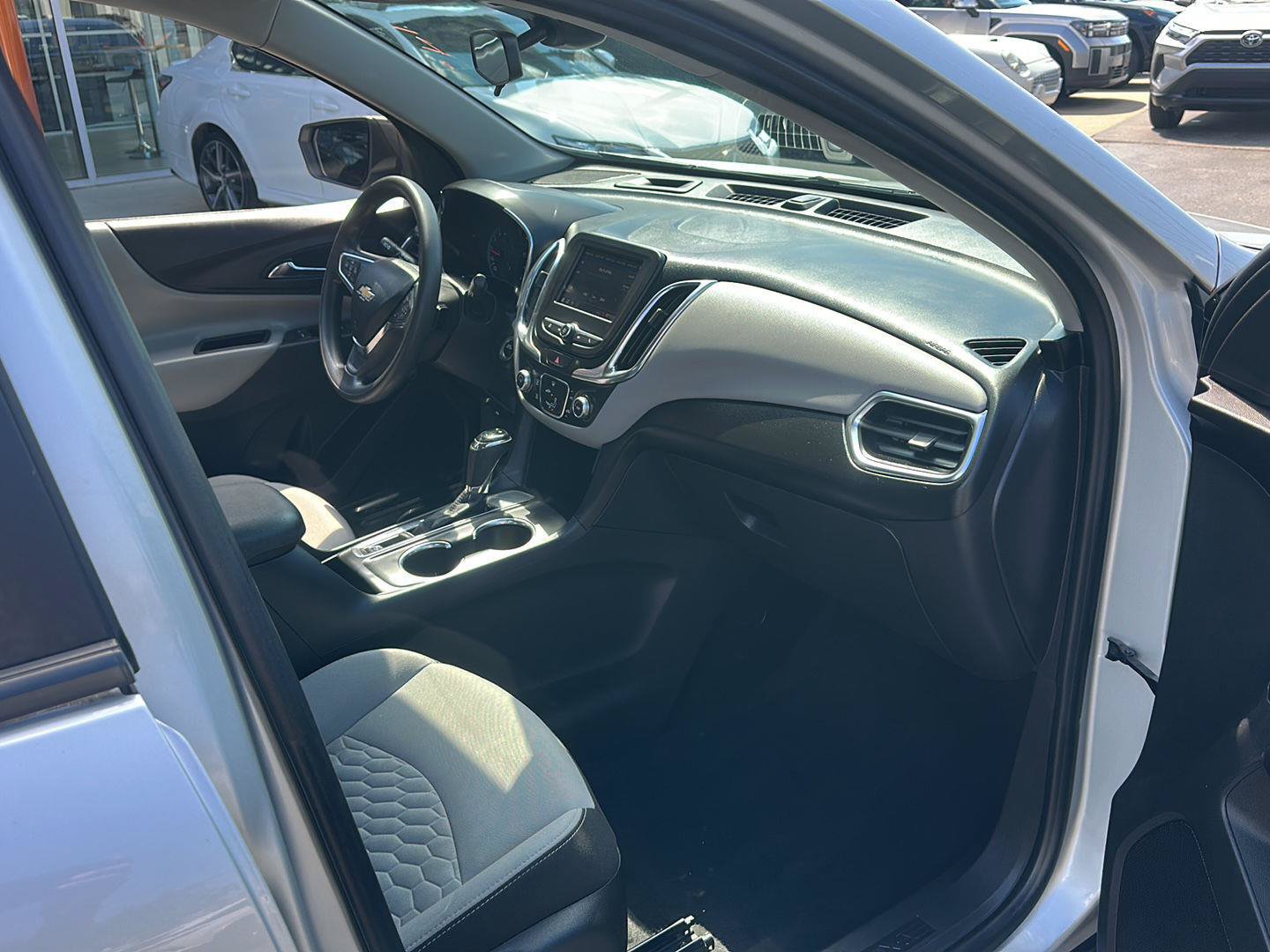 Used 2021 Chevrolet Equinox LS FWD image 7