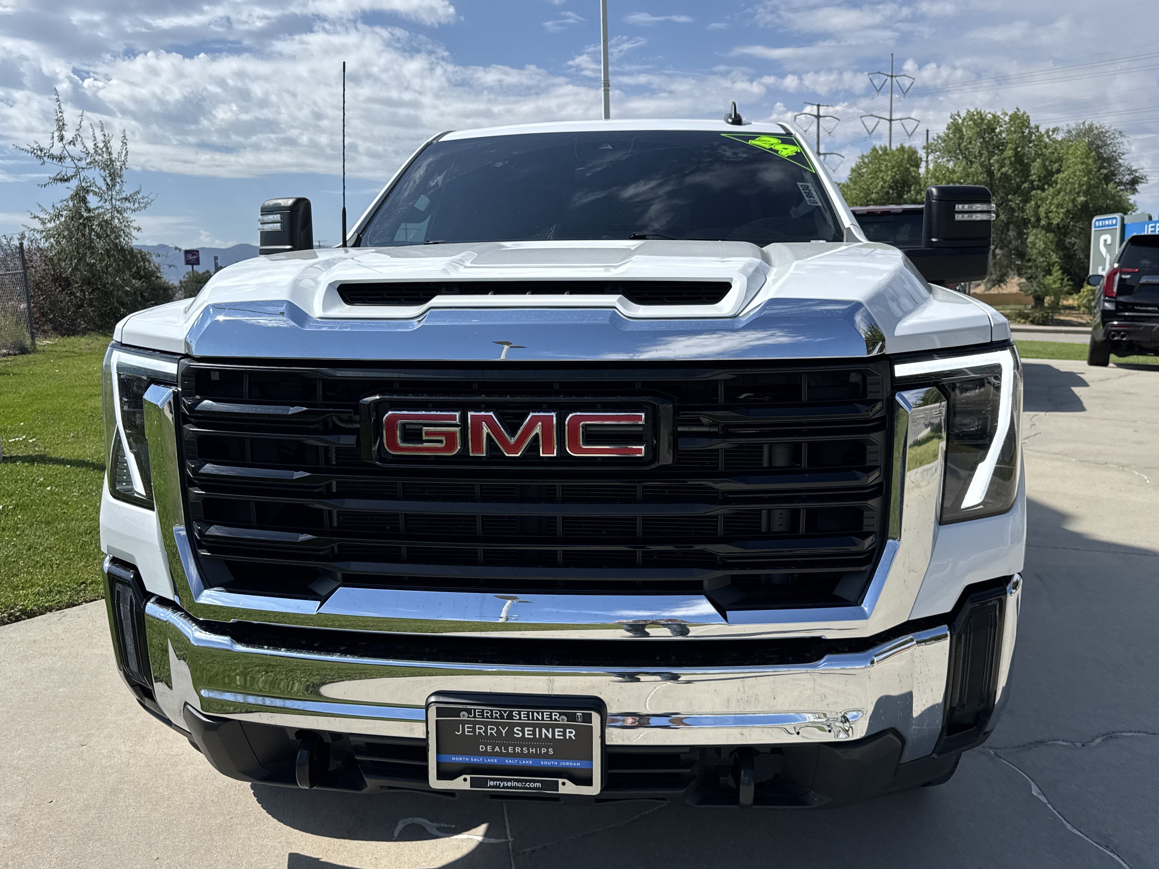 Used 2024 GMC Sierra 2500 Pro w/ 1SA Pro Safety Plus Package AWD/4WD image 5