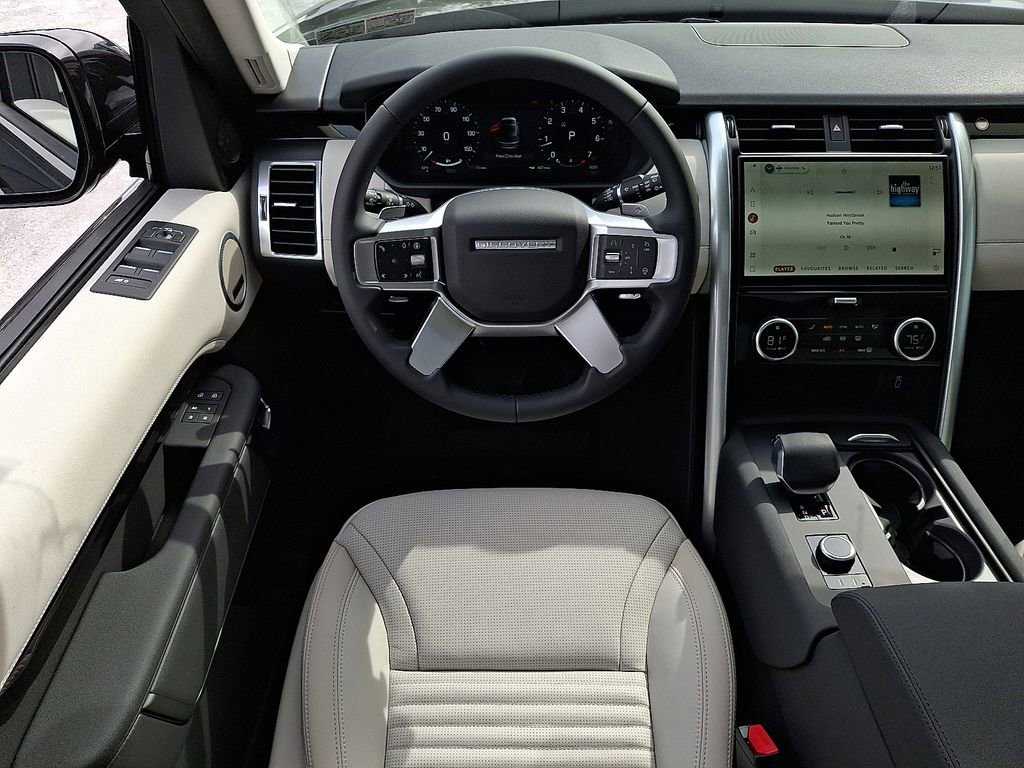 New 2026 Land Rover Discovery S image 7