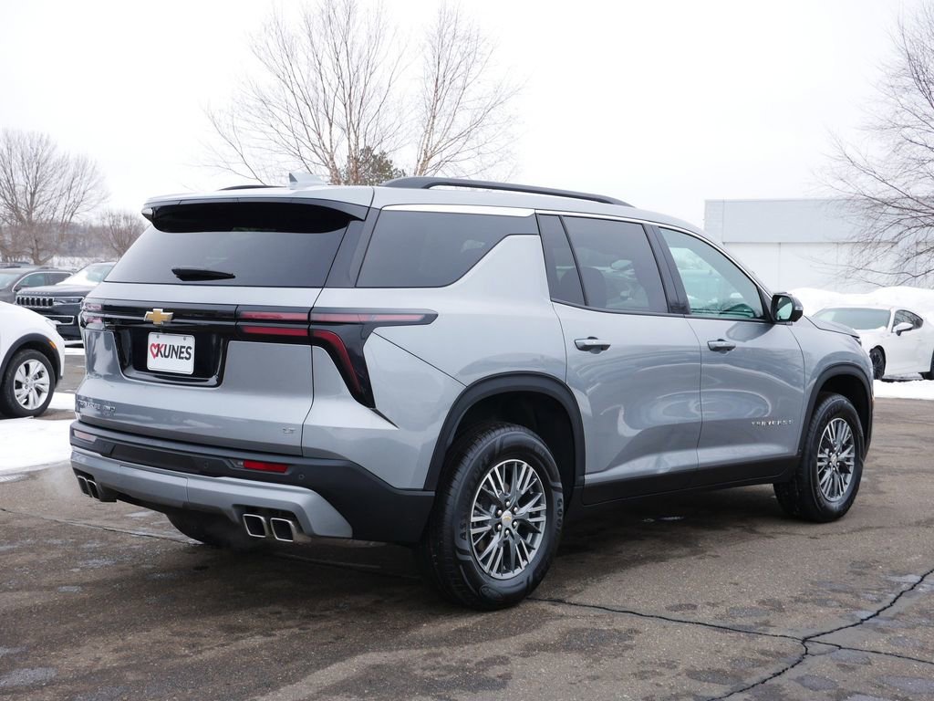 Used 2024 Chevrolet Traverse LT image 7