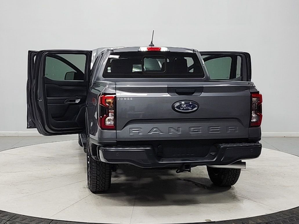 Used 2025 Ford Ranger Lariat w/ FX4 Off-Road Package AWD/4WD image 14