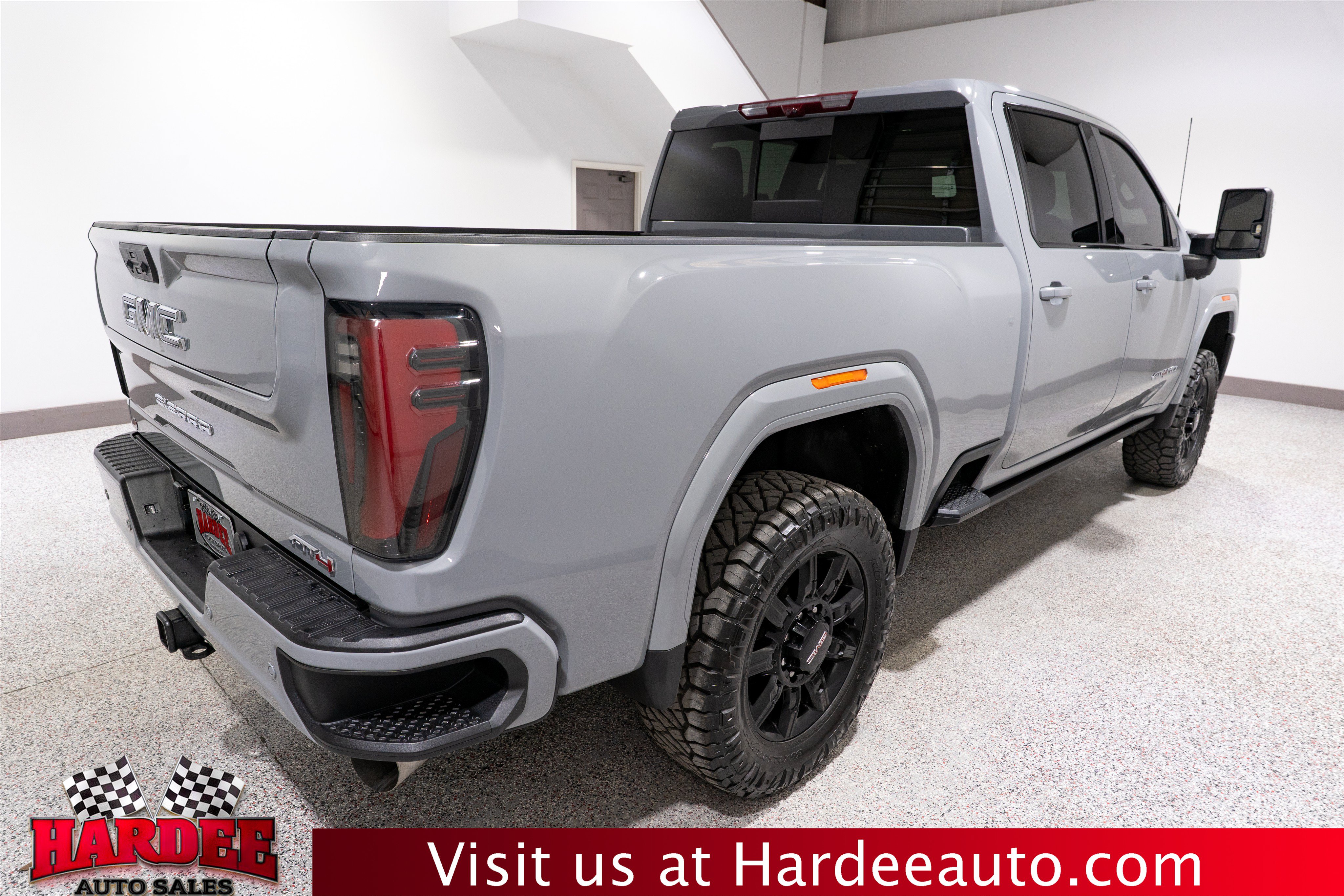 Used 2025 GMC Sierra 2500 AT4 w/ AT4 Premium Plus Package AWD/4WD image 5