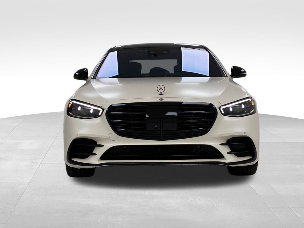 Used 2022 Mercedes-Benz S 580 4MATIC Sedan w/ AMG Line Package image 2