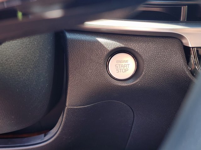 Used 2025 Kia Sorento LX image 25