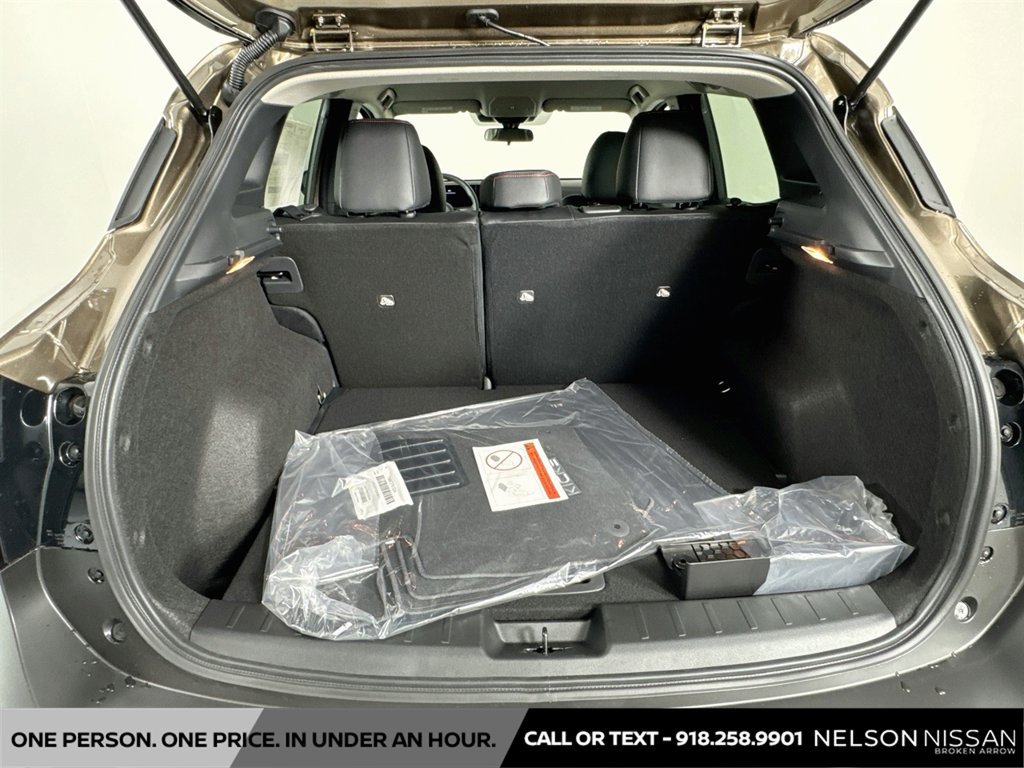 New 2026 Nissan Kicks SR FWD image 23