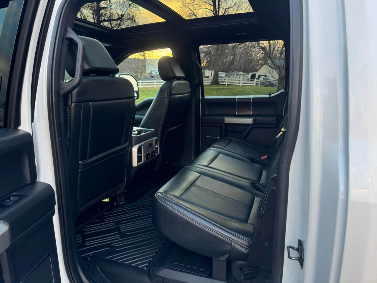 Used 2022 Ford F450 Lariat w/ Lariat Ultimate Package image 22