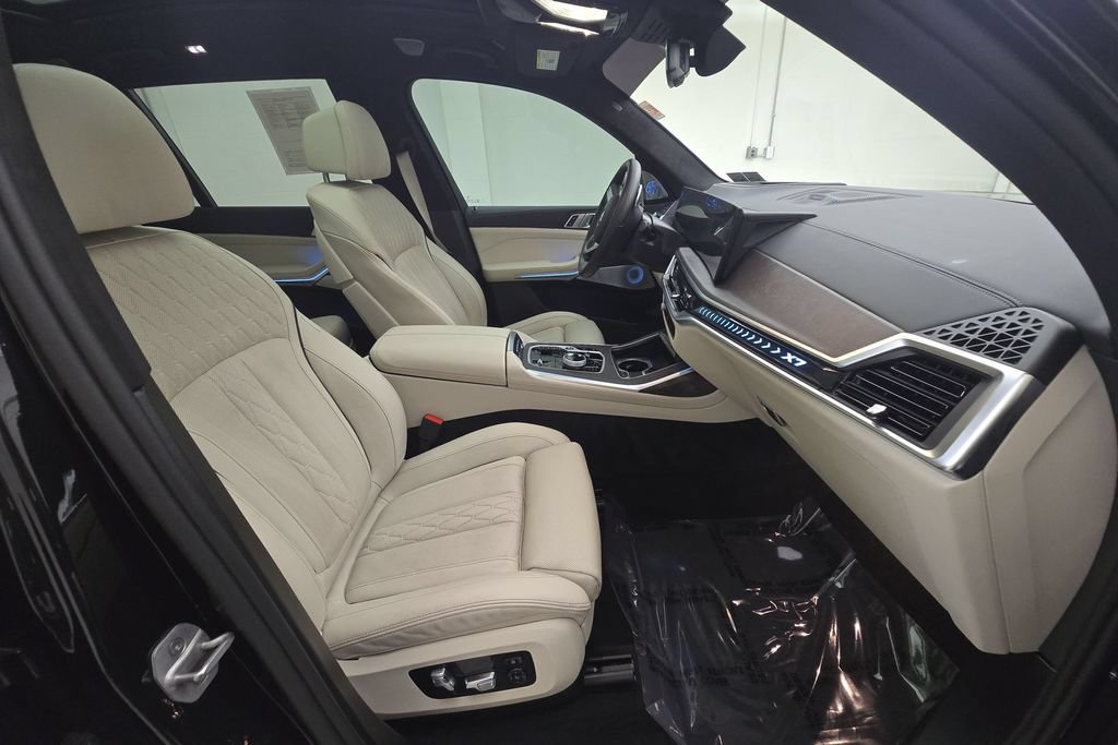 Certified 2025 BMW X7 xDrive40i w/ Executive Package AWD/4WD image 31