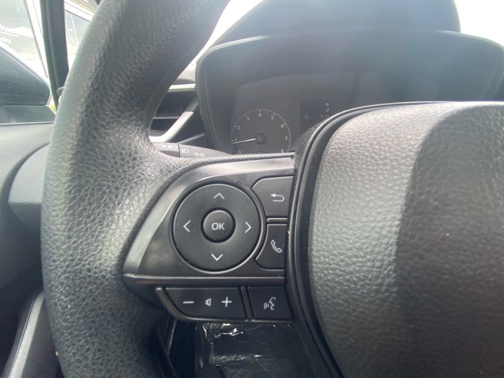 Used 2025 Toyota Corolla LE FWD image 18