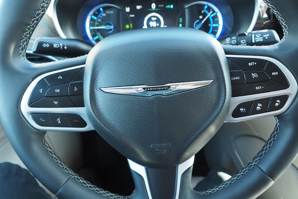 Used 2023 Chrysler Pacifica Limited FWD image 30