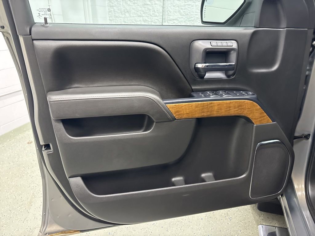 Used 2017 Chevrolet Silverado 1500 LTZ AWD/4WD image 16