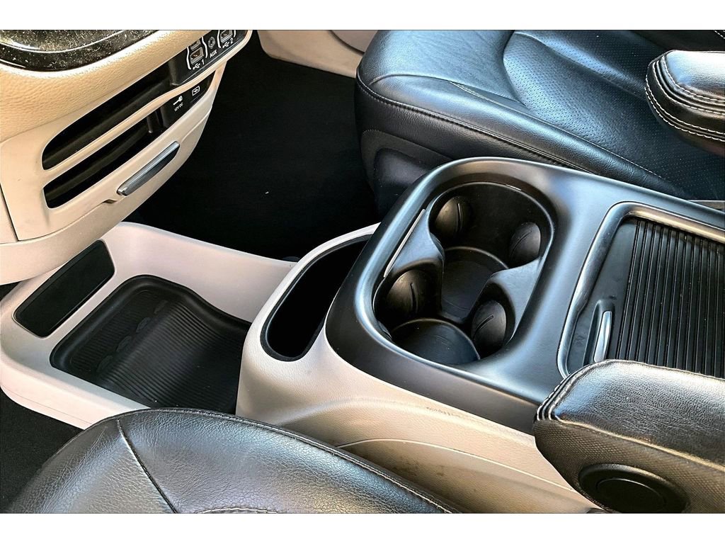 Used 2022 Chrysler Pacifica Touring-L image 18