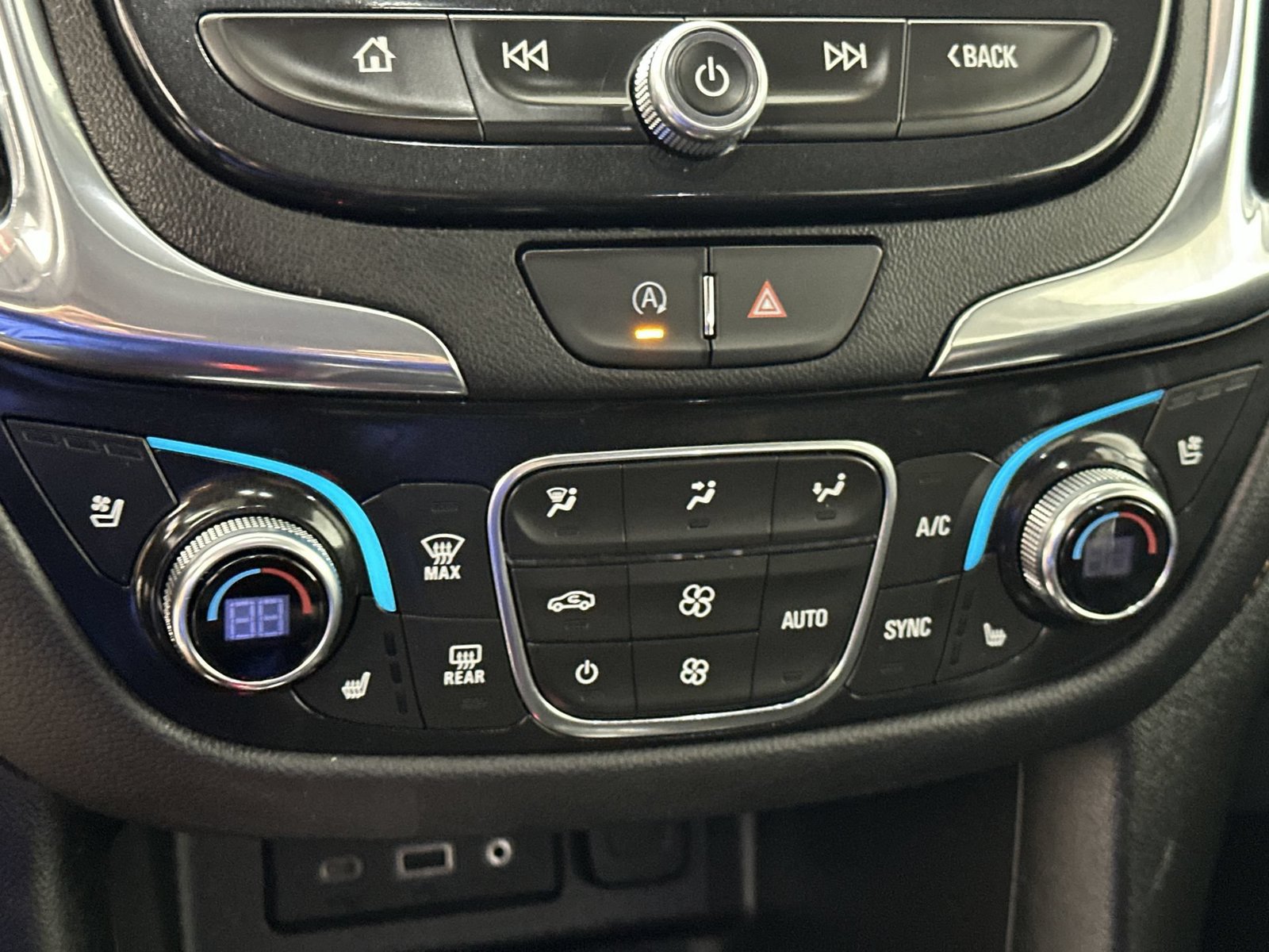 Used 2023 Chevrolet Equinox Premier FWD image 19
