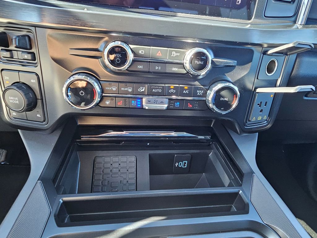 New 2026 Ford F250 Lariat w/ Black Appearance Package image 43