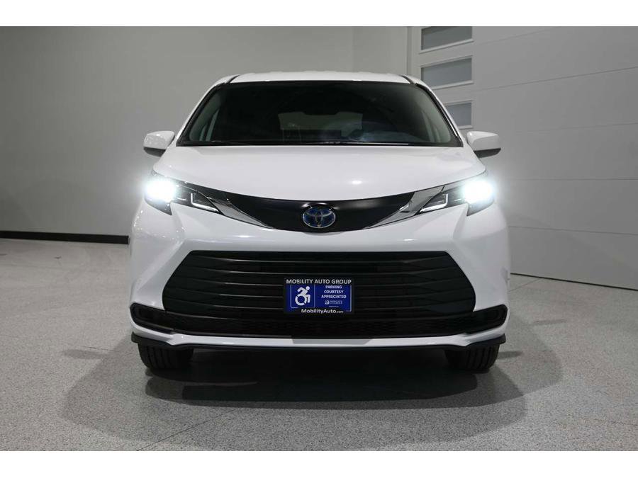 New 2025 Toyota Sienna LE image 4