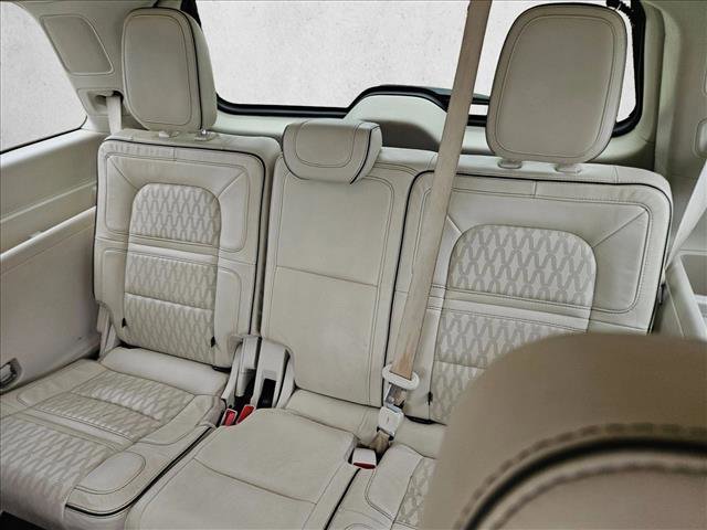 Used 2021 Lincoln Navigator Black Label w/ Cargo Convenience Package AWD/4WD image 10