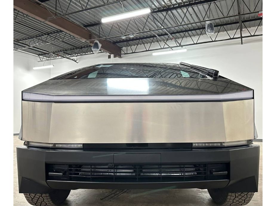 Used 2024 Tesla Cybertruck AWD Crew Cab image 3