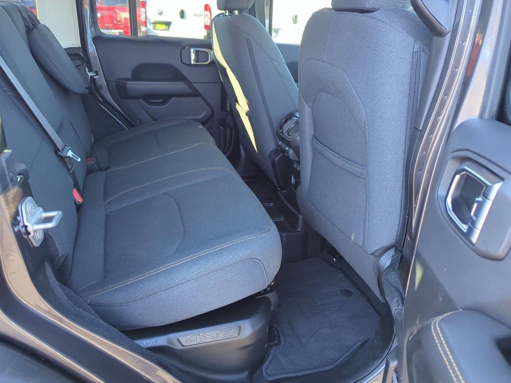 Used 2025 Jeep Wrangler Unlimited Sahara w/ Safety Group image 38