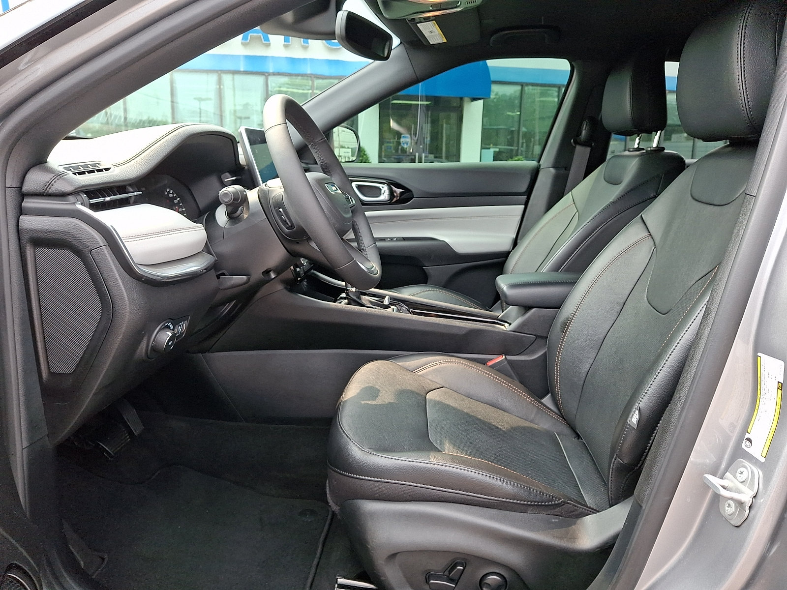 Used 2023 Jeep Compass Limited AWD/4WD image 13