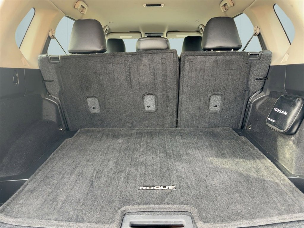 Used 2022 Nissan Rogue SV image 27