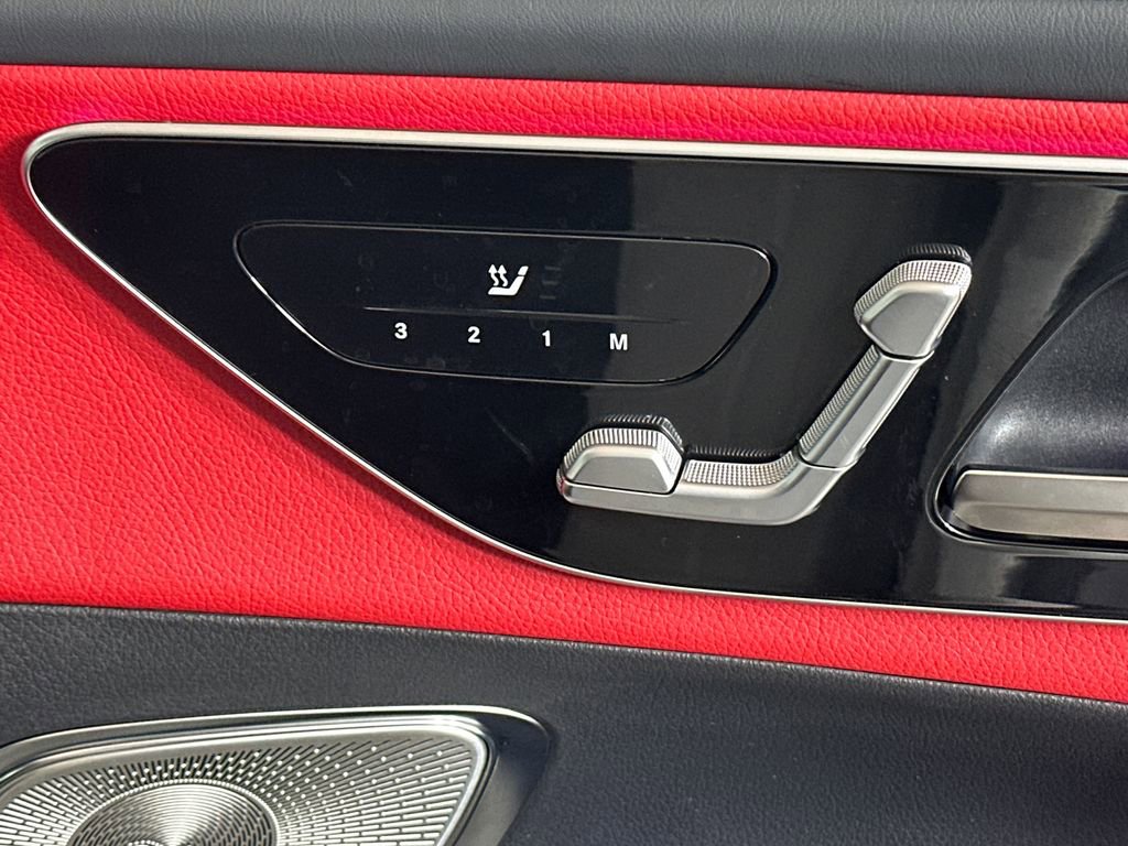 Used 2025 Mercedes-Benz GLC 300 4MATIC image 16