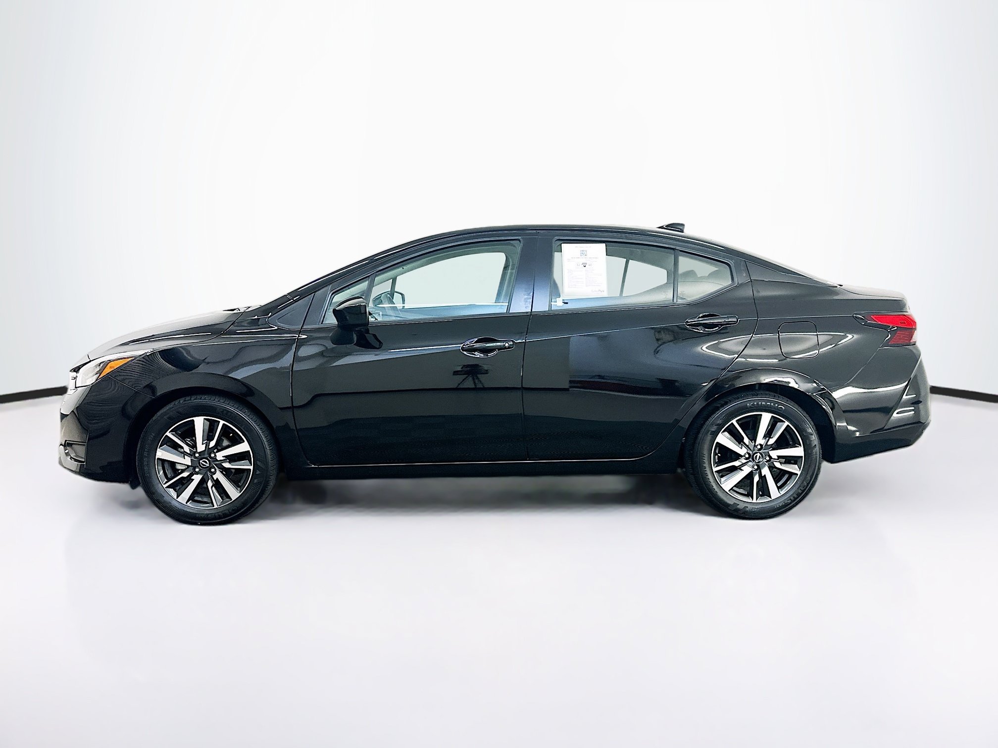 Used 2025 Nissan Versa SV FWD image 4