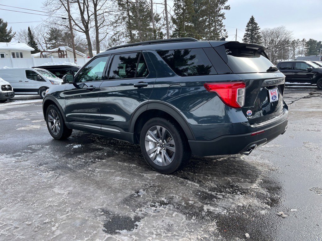 Used 2023 Ford Explorer XLT w/ Equipment Group 202A image 4