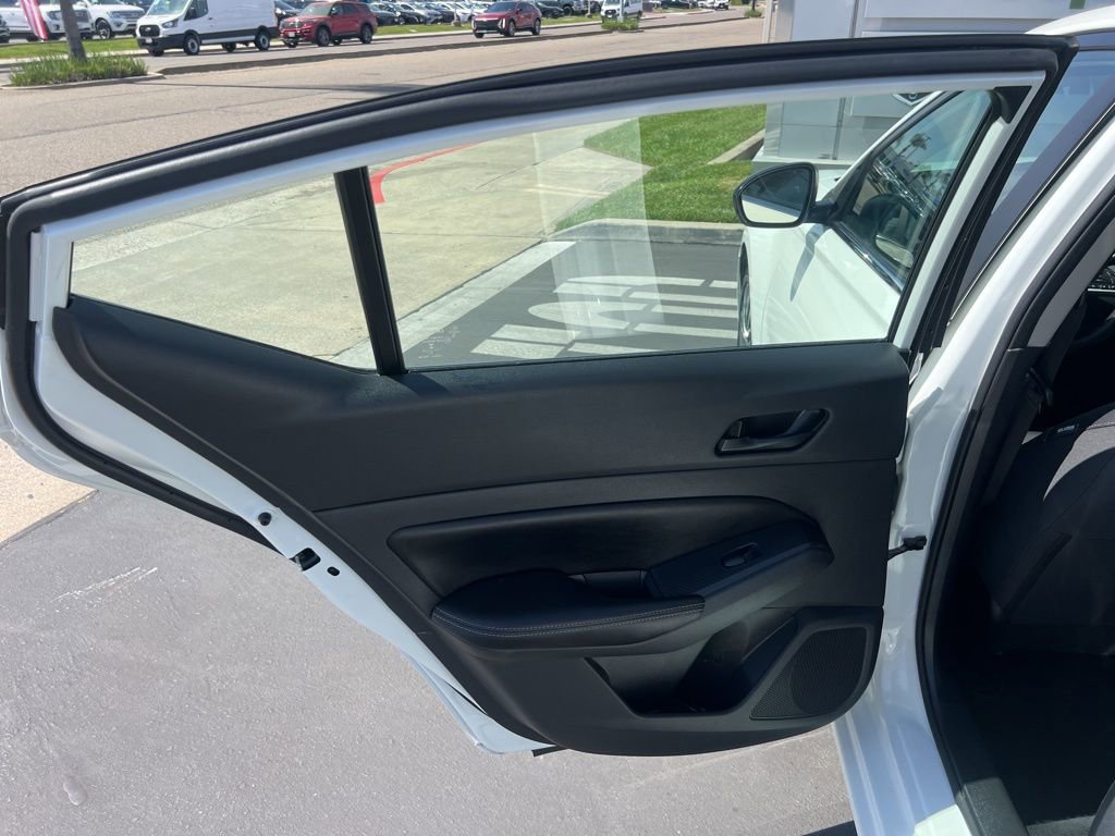 Used 2025 Nissan Altima 2.5 SV FWD image 24