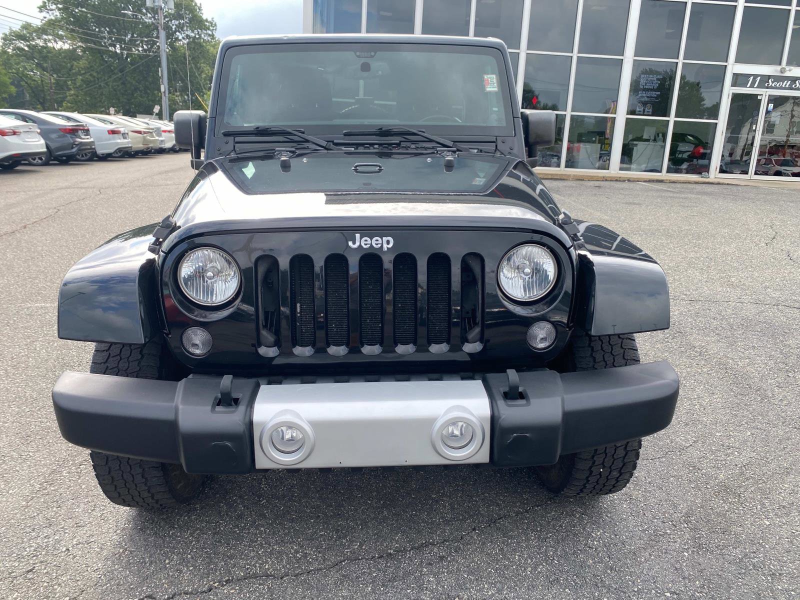 Used 2014 Jeep Wrangler Unlimited Sahara w/ Connectivity Group image 9