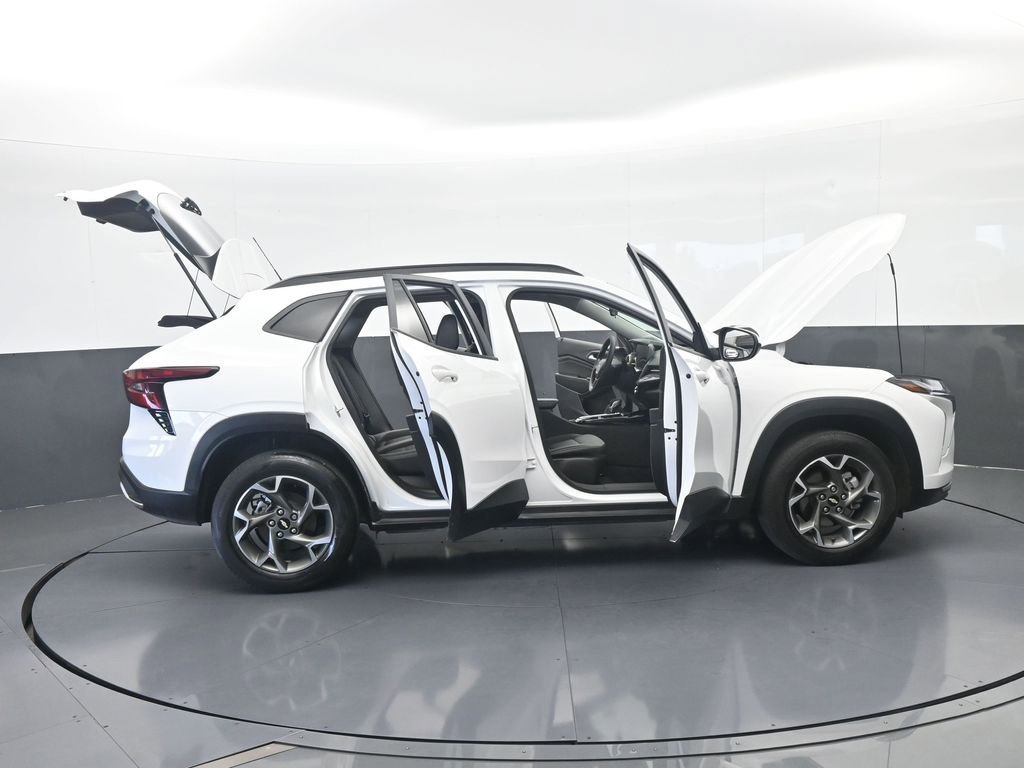 Used 2024 Chevrolet Trax LT FWD image 67