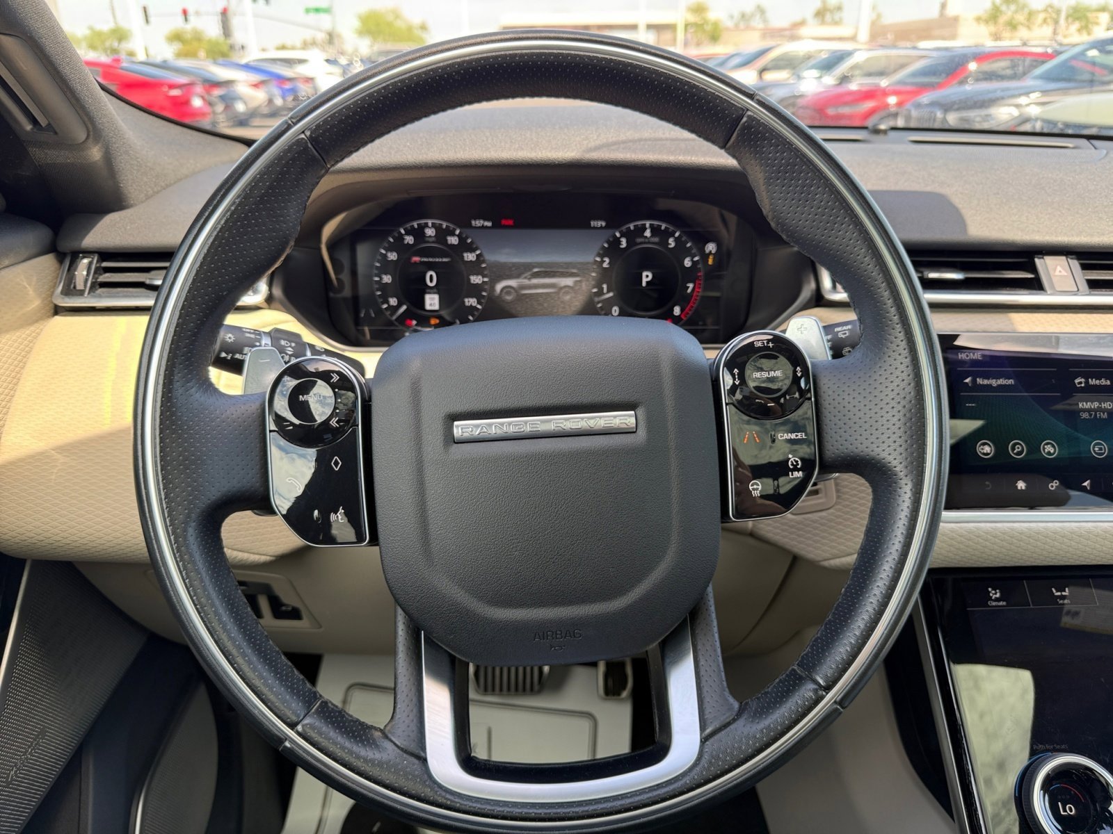 Used 2019 Land Rover Range Rover Velar R-Dynamic SE image 9