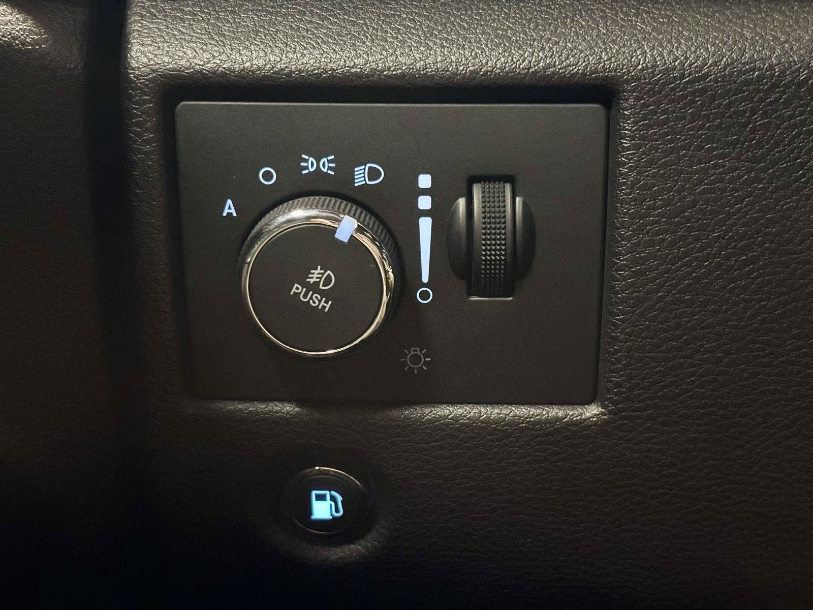 Used 2021 Jeep Grand Cherokee Limited AWD/4WD image 27