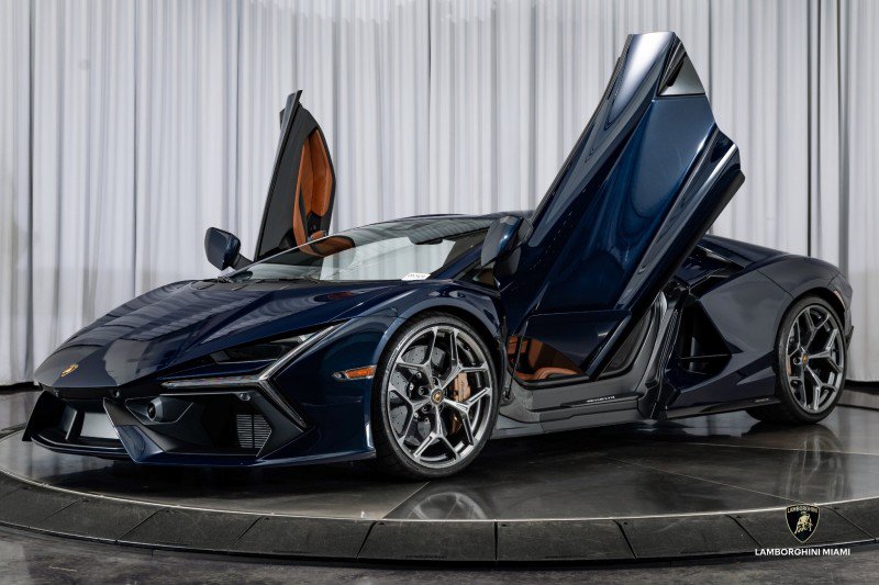 Used 2025 Lamborghini Revuelto image 6