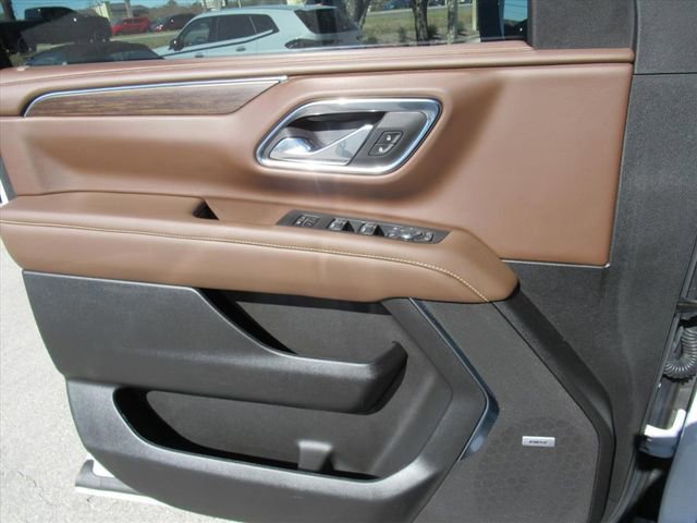 Used 2024 Chevrolet Suburban High Country w/ Advanced Technology Package image 21