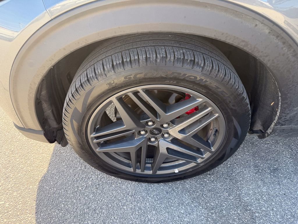 Used 2025 Ford Explorer ST-Line w/ ST-Line Street Pack image 32