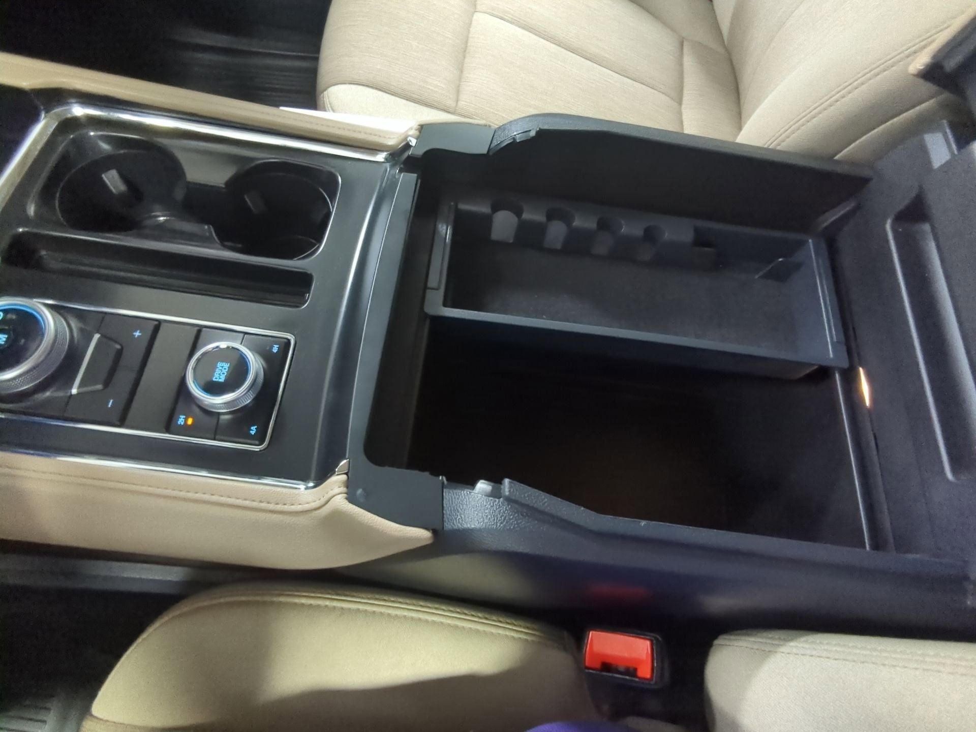 Used 2024 Ford Expedition XLT image 16